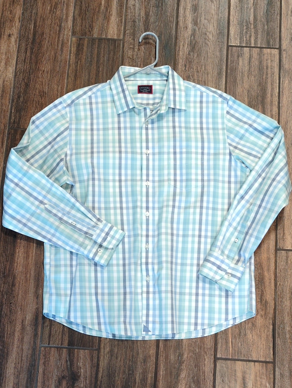 UNTUCKit Men's Blue and White Dress Shirt - Large - Relaxed Fit - Wrinkle Free